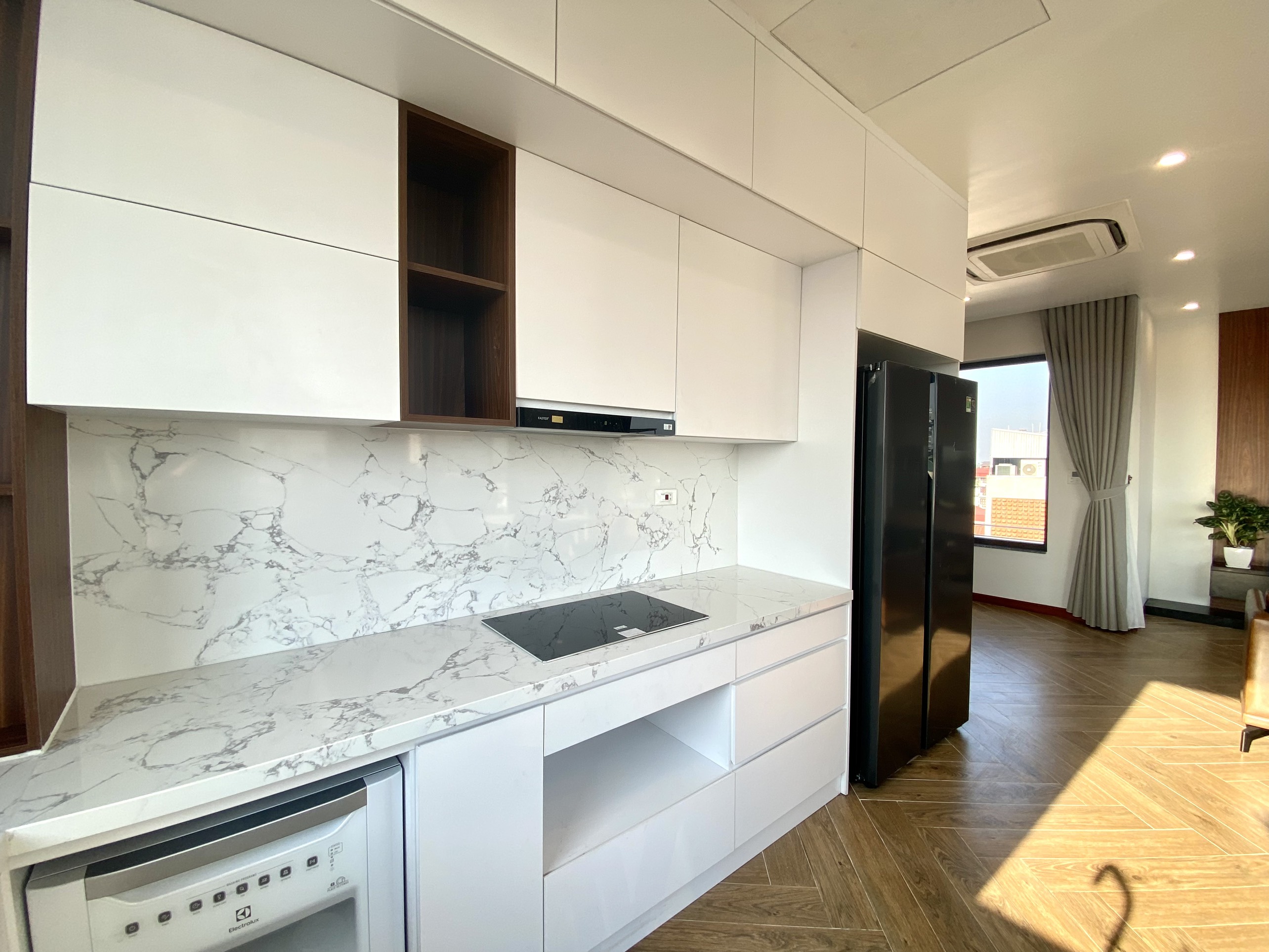 Modern 1 Bedroom Apartment, High Floor on Xuan Dieu street ID 0205