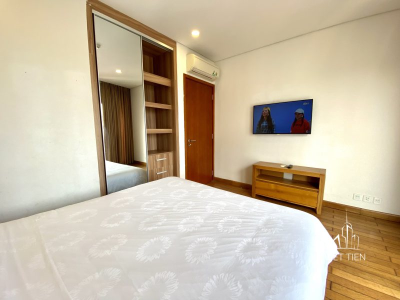 Duplex spacious modern 4 bedroom apartment with big balcony on Trinh Cong Son ID 0209