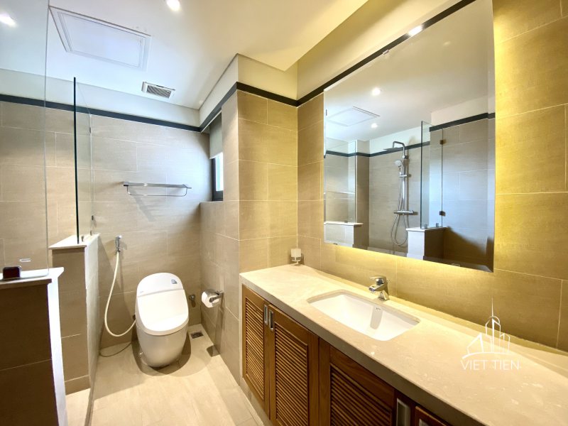 Duplex spacious modern 4 bedroom apartment with big balcony on Trinh Cong Son ID 0209