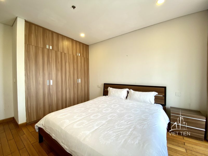 Duplex spacious modern 4 bedroom apartment with big balcony on Trinh Cong Son ID 0209