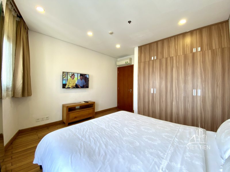 Duplex spacious modern 4 bedroom apartment with big balcony on Trinh Cong Son ID 0209