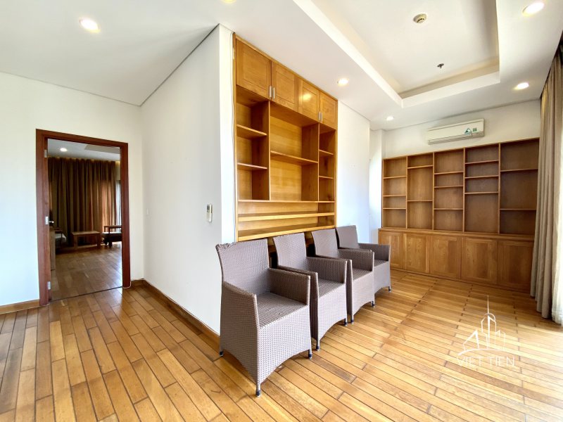 Duplex spacious modern 4 bedroom apartment with big balcony on Trinh Cong Son ID 0209