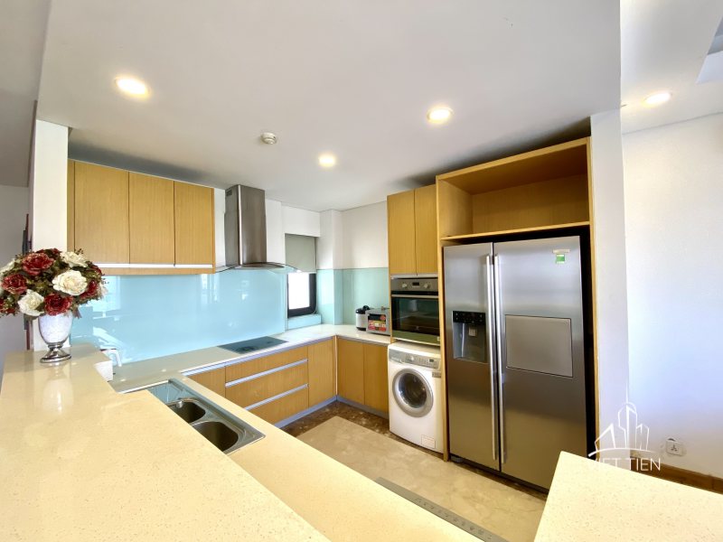 Duplex spacious modern 4 bedroom apartment with big balcony on Trinh Cong Son ID 0209