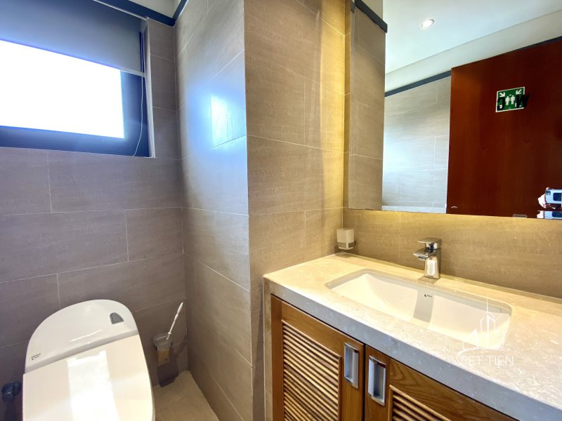 Duplex spacious modern 4 bedroom apartment with big balcony on Trinh Cong Son ID 0209