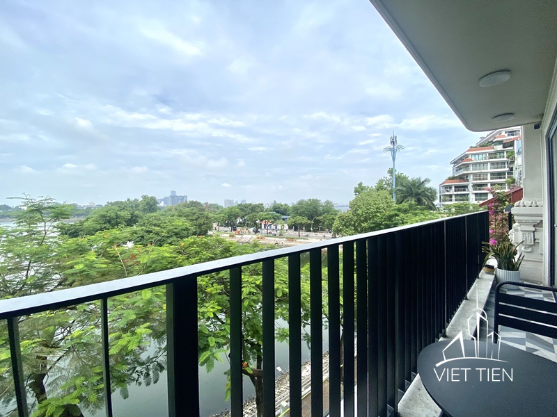 Stunning lake view 2 bedroom apartment on Truc Bach Str ID 0211