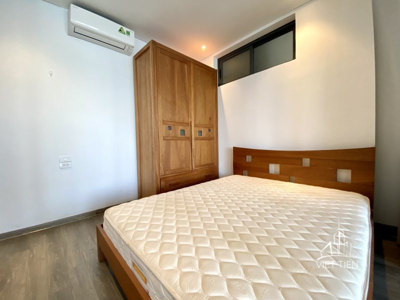 Lake view big balcony 2 bedrooms with lots of natural light on Quang Khanh street ID 0212