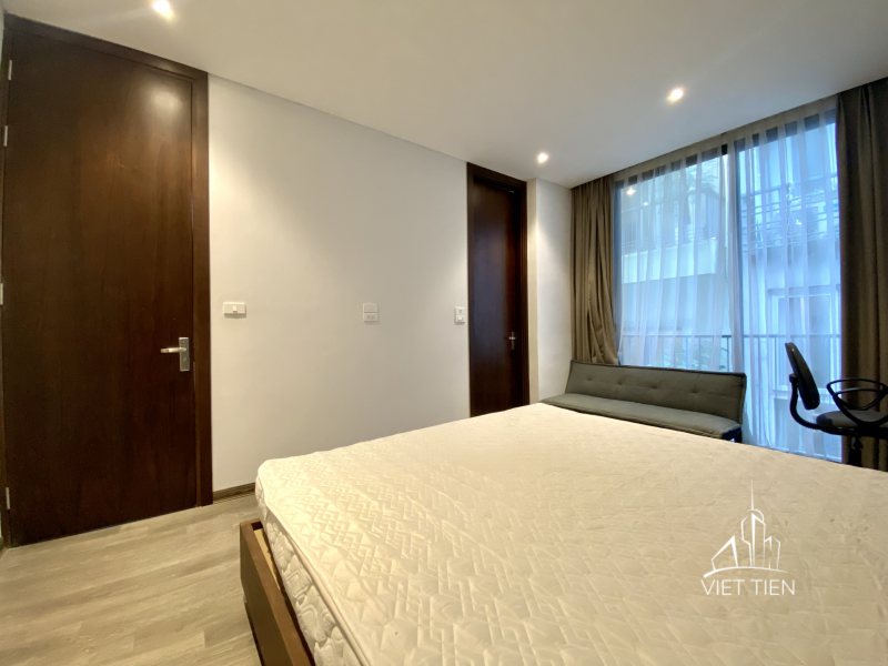 Lake view big balcony 2 bedrooms with lots of natural light on Quang Khanh street ID 0212