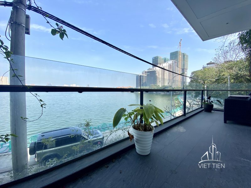 Lake view big balcony 2 bedrooms with lots of natural light on Quang Khanh street ID 0212