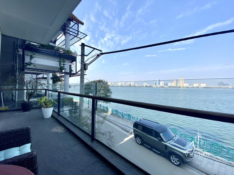 Lake view big balcony 2 bedrooms with lots of natural light on Quang Khanh street ID 0212