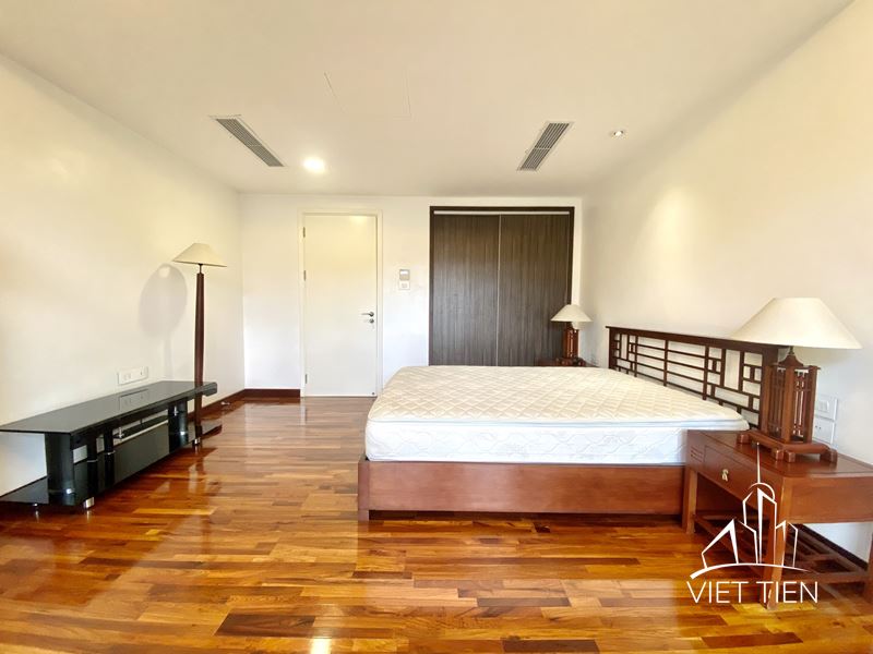 Spacious 3 Bedroom Apartment On Xuan Dieu street ID 0214