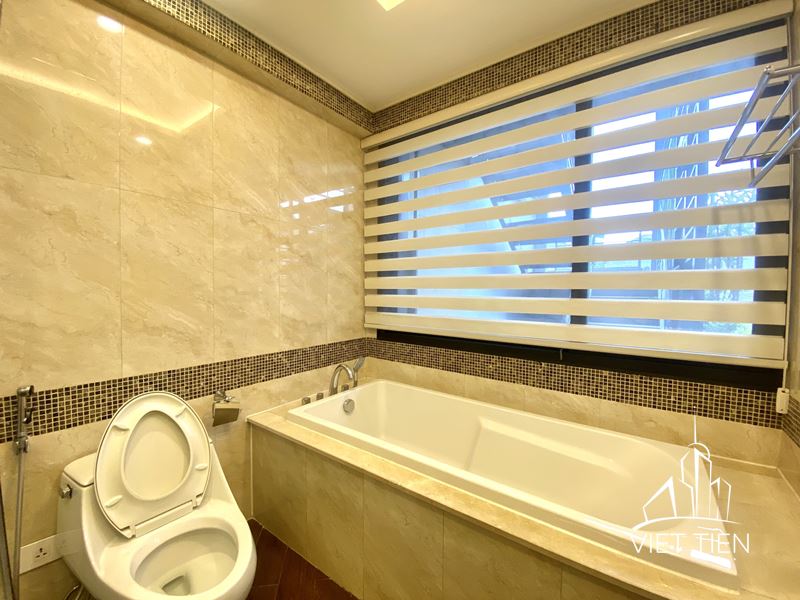 Spacious 3 Bedroom Apartment On Xuan Dieu street ID 0214