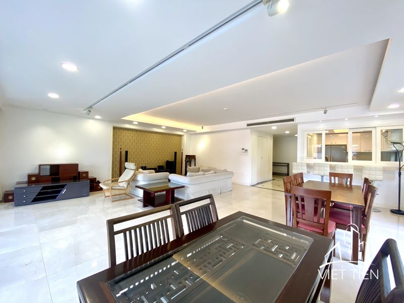 Spacious 3 Bedroom Apartment On Xuan Dieu street ID 0214