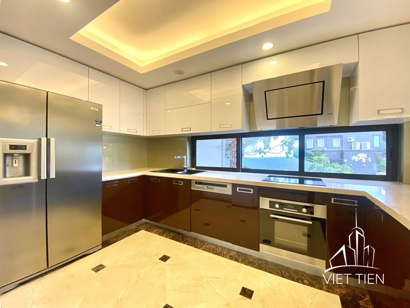 Spacious 3 Bedroom Apartment On Xuan Dieu street ID 0214