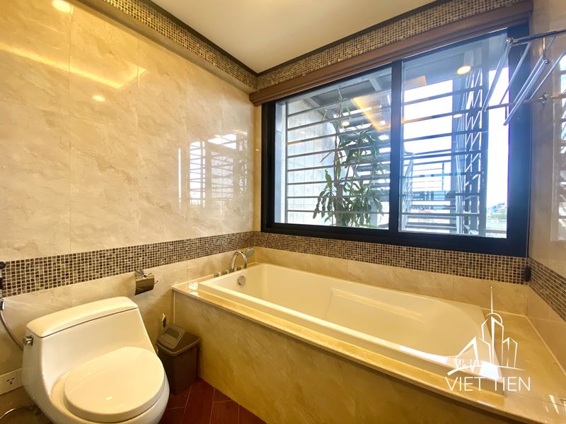 Spacious 3 Bedroom Apartment On Xuan Dieu street ID 0215