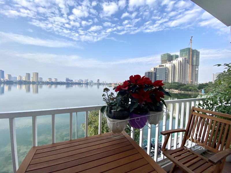 Lake view spacious bright modern 3 bedroom apartment on Quang Khanh id 0216