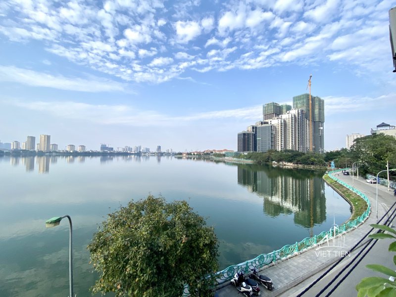 Lake view spacious bright modern 3 bedroom apartment on Quang Khanh id 0216