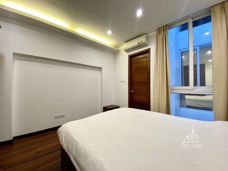 Lake view spacious bright modern 3 bedroom apartment on Quang Khanh id 0216