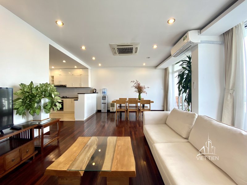 Lake view spacious bright modern 3 bedroom apartment on Quang Khanh id 0216