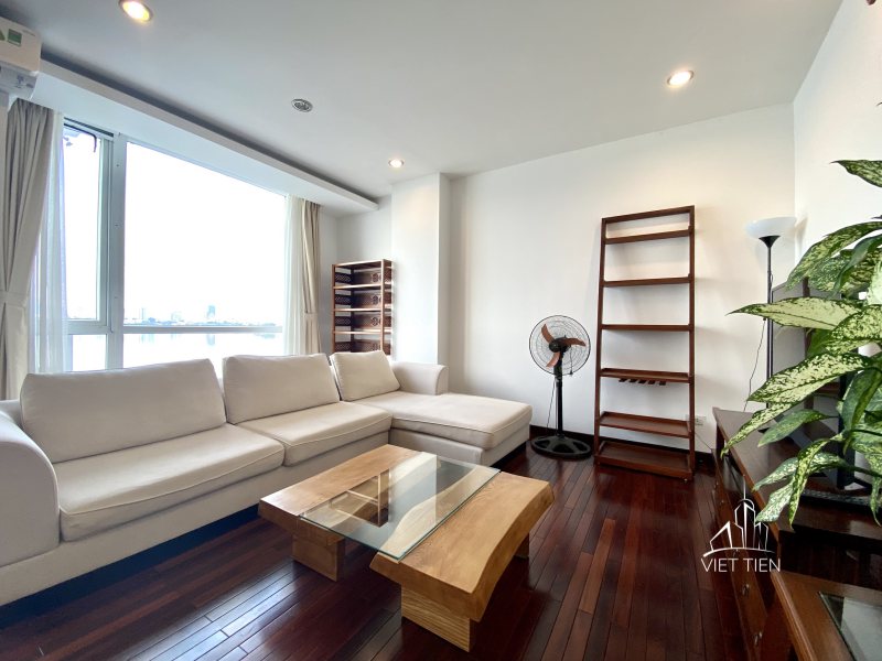 Lake view spacious bright modern 3 bedroom apartment on Quang Khanh id 0216