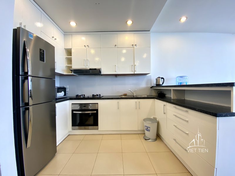 Lake view spacious bright modern 3 bedroom apartment on Quang Khanh id 0216