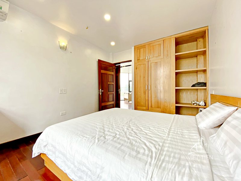 Spacious lake view 1 bedroom apartment with lots of natural light in Tay ho area ID 0222