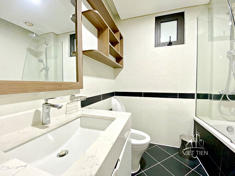 Spacious lake view 1 bedroom apartment with lots of natural light in Tay ho area ID 0222