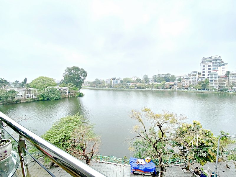 Spacious lake view 1 bedroom apartment with lots of natural light in Tay ho area ID 0222