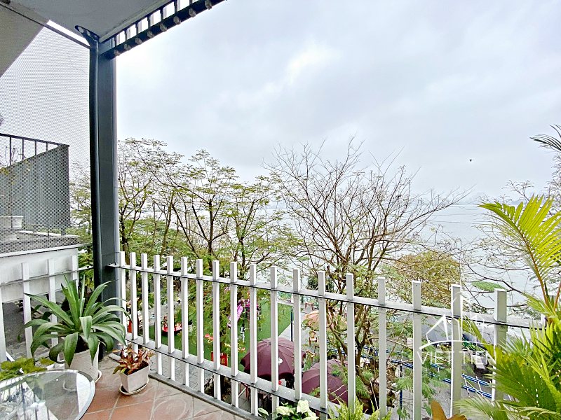 Cozy spacious 1 bedroom apartment with lake view balcony ID 0223