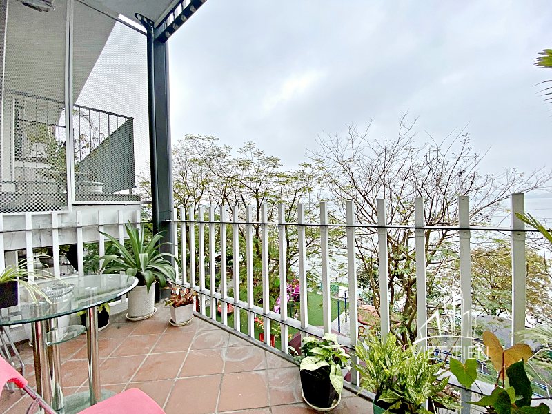 Cozy spacious 1 bedroom apartment with lake view balcony ID 0223