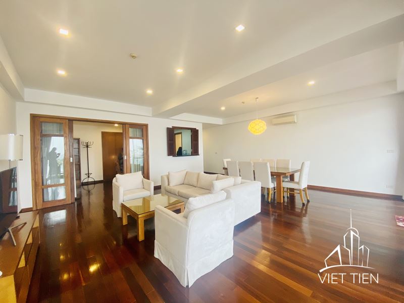 Spacious 3 Bedroom Apartment on Xuan Dieu street ID 0227