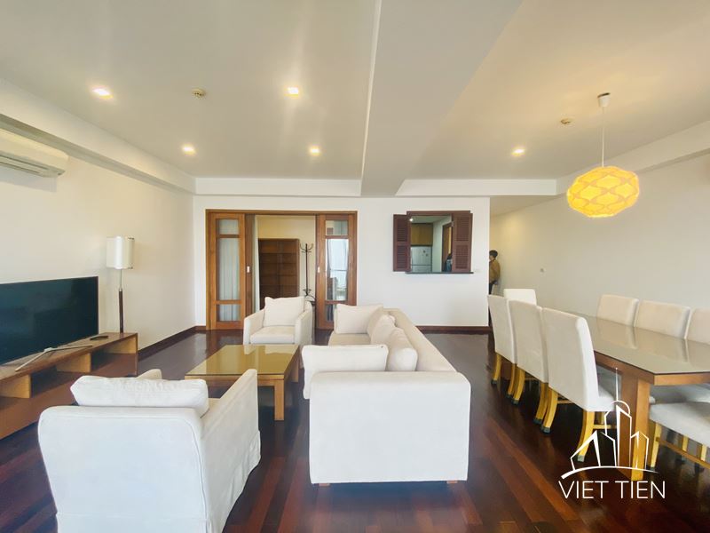 Spacious 3 Bedroom Apartment on Xuan Dieu street ID 0227