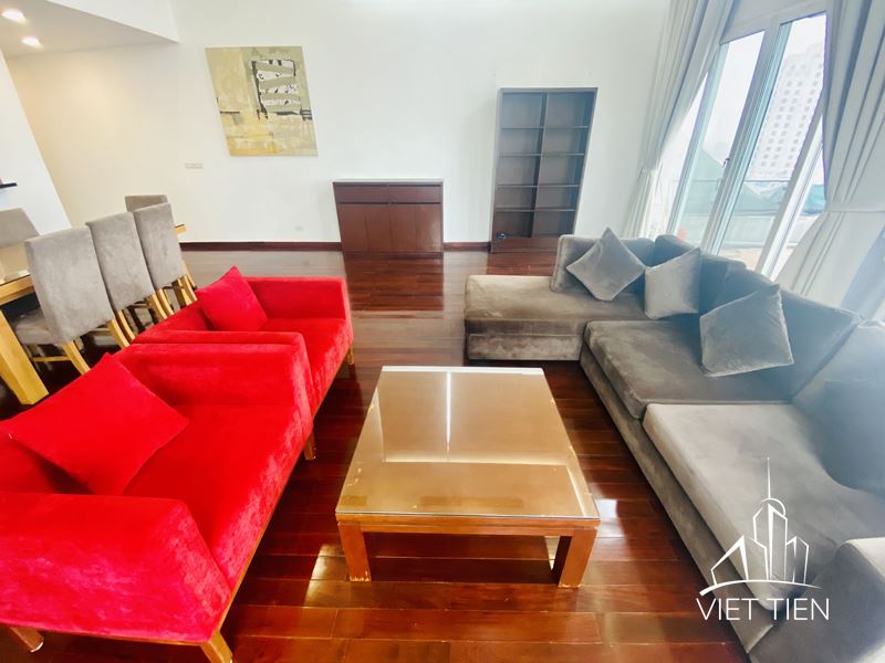 Spacious 3 Bedroom Apartment on Xuan Dieu street ID 0228