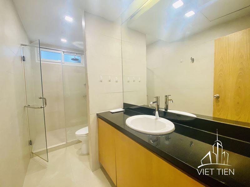 Spacious 3 Bedroom Apartment on Xuan Dieu street ID 0228