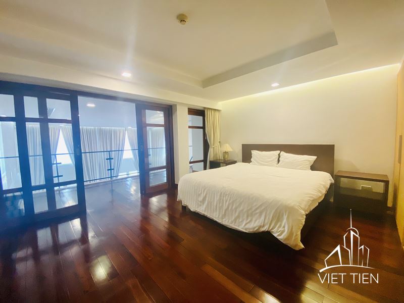 Spacious 3 Bedroom Apartment on Xuan Dieu street ID 0228