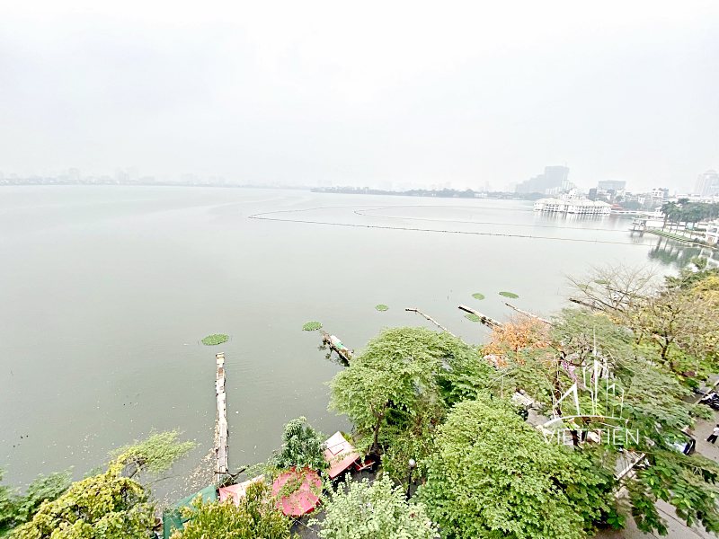 Beautiful lake-view cozy studio for rent on Vu Mien with balcony ID 0230