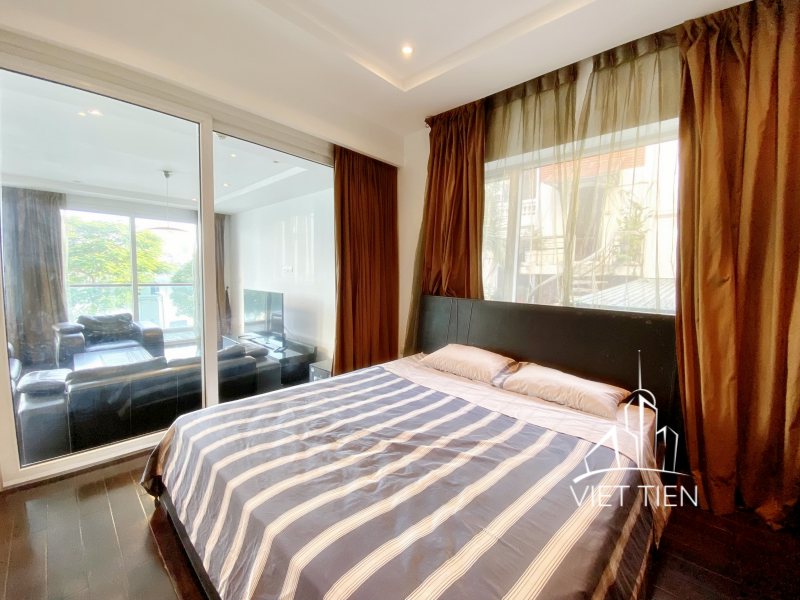 Bright lake-view 3 bedroom apartment with big balcony for  rent on Quang An ID 0231