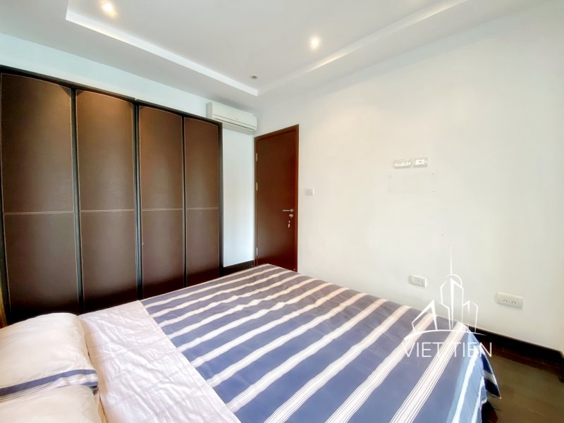 Bright lake-view 3 bedroom apartment with big balcony for  rent on Quang An ID 0231