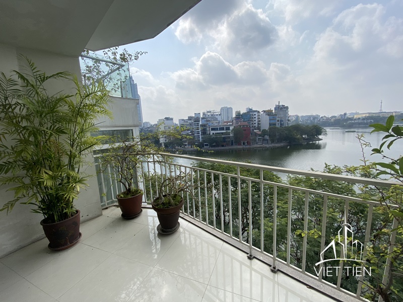 Stunning lake view studio with balcony on Truc Bach area ID 0233