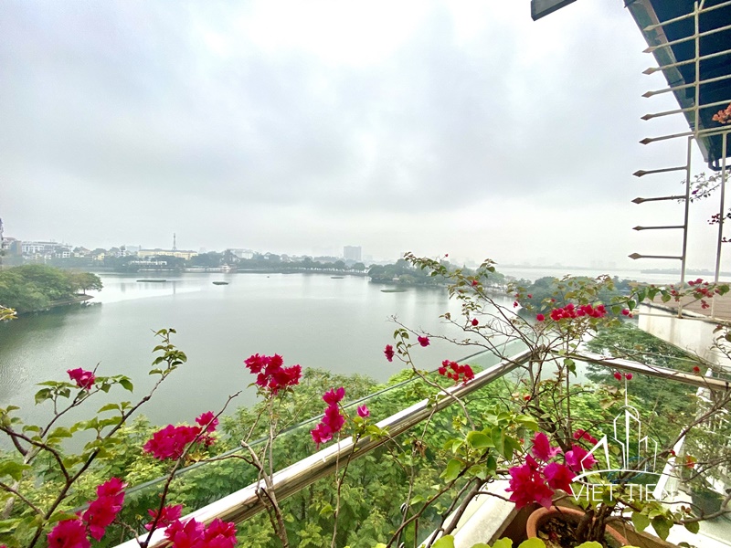 Stunning lake view 1 bedroom apartment with big terrace on Truc Bach Street ID 0235