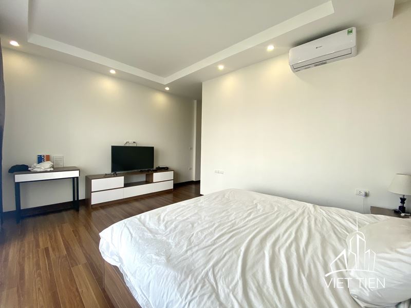 Spacious 4 Bedroom Apartment on Xuan Dieu street ID 0239