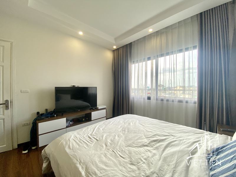 Spacious 4 Bedroom Apartment on Xuan Dieu street ID 0239