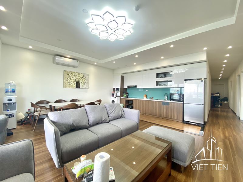 Spacious 4 Bedroom Apartment on Xuan Dieu street ID 0239