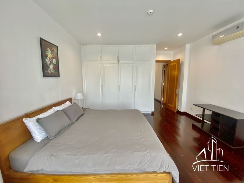 Lakeview 3 Bedroom Apartment on Xuan Dieu street ID 0241