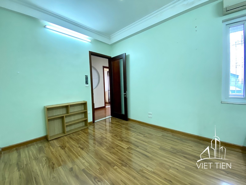 Reasonable price 4 bedroom house on Xuan Dieu Street ID 0250