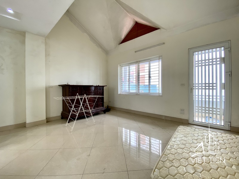 Reasonable price 4 bedroom house on Xuan Dieu Street ID 0250