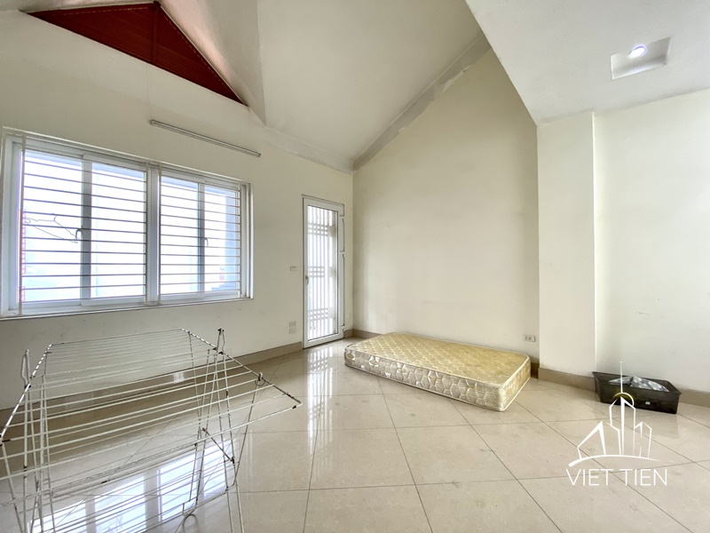 Reasonable price 4 bedroom house on Xuan Dieu Street ID 0250