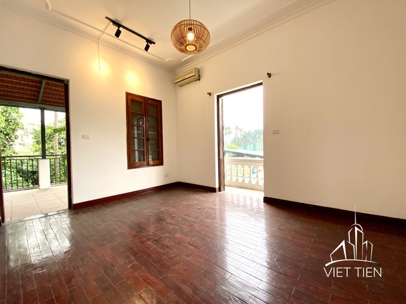 Unfurnished 4 bedroom house with rooftop on Au Co Str ID 0253