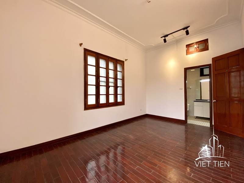 Unfurnished 4 bedroom house with rooftop on Au Co Str ID 0253