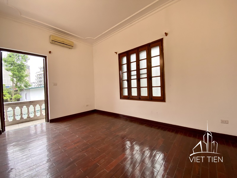 Unfurnished 4 bedroom house with rooftop on Au Co Str ID 0253