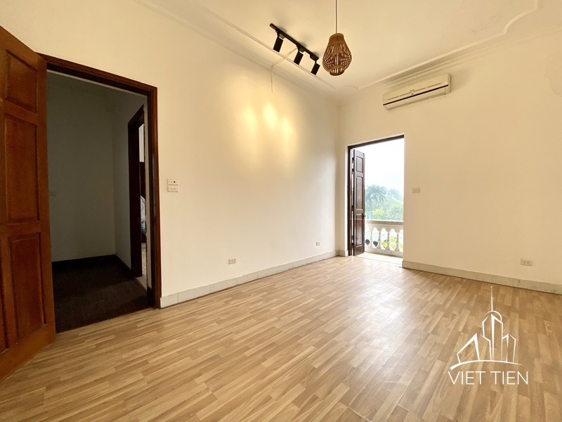 Unfurnished 4 bedroom house with rooftop on Au Co Str ID 0253